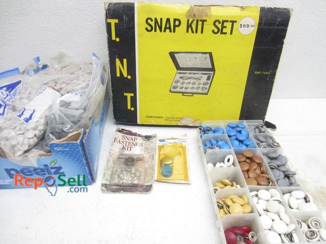 Lot 31-6118 - Snap Kit Set And Lots Of Toppers