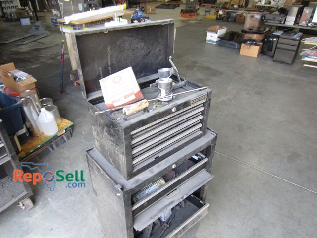 Lot 31-8079 - Rolling Craftsman Tool box with tools