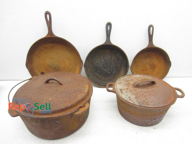 Lot 31-1091 - (5) Wagner and Lodge Cast Iron Cookware - pans and Dutch ovens.