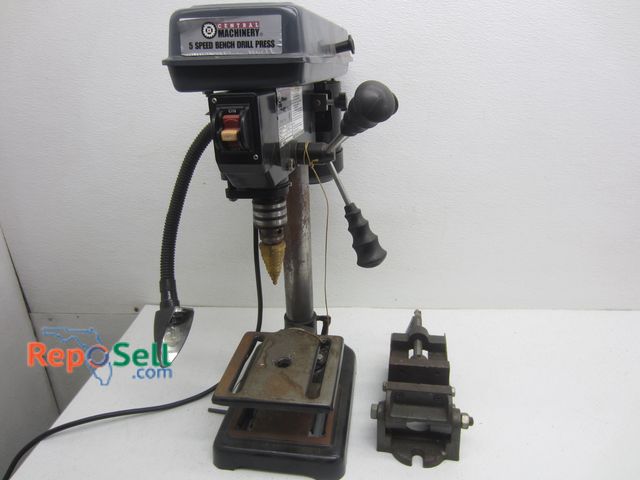 Lot 31-9093 - 5-Speed Bench Drill Press And Vise - Power On, Needs Repair