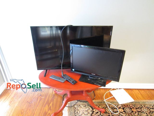 Lot 31-9009 - TCL Roku TV (Power On), Toshiba Monitor, Two Remotes, And Required Cables.