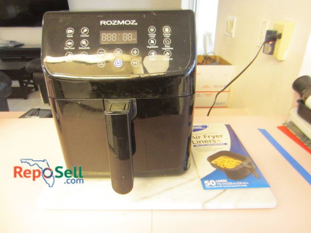Lot 31-8564 - RozMoz Digital Air Fryer With Touch Controls Model GH-01F, 1700W and Marble Cutting Board