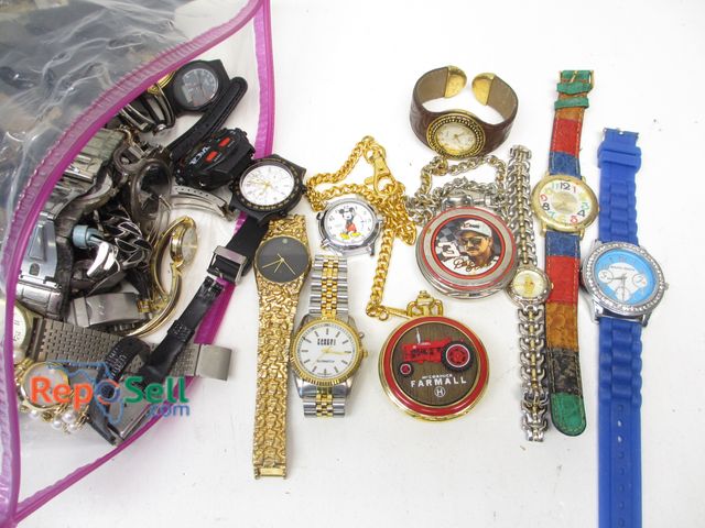 Lot 31-3034 - (230) Watches/Pocket Watches for Repair or Battery - Seiko, Timex, Waltham, etc.