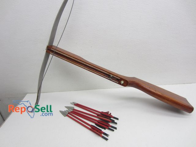 Lot 31-9140 - Crossbow with (7) Bolts
