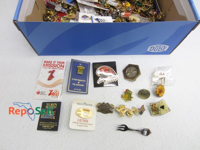 Lot 31-8377 - Approx (230) Pinbacks, Large Variety