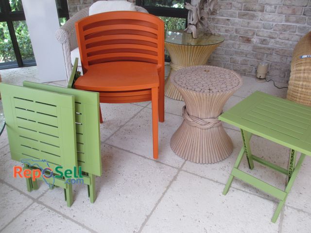 Lot 31-1138 - (1) Cork Side Table, (4) Plastic Chairs And (4) Snack Tables