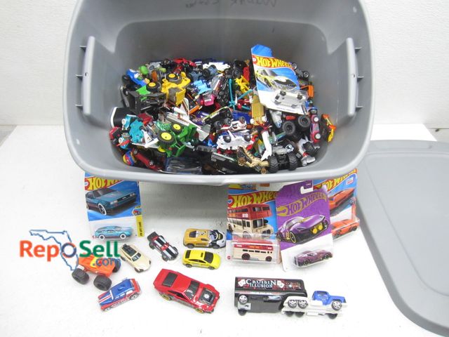 Lot 31-6159 - 10 Gallon Tote With Toy Cars: Hot Wheels, Matchbox etc