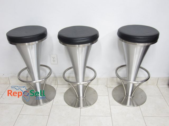Lot 31-1028 - (3) Metal Bar Stools 30" H