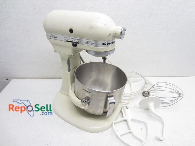 Lot 31-9272 - Kitchenaid Mixer 300W K5SS With Acces - Power On