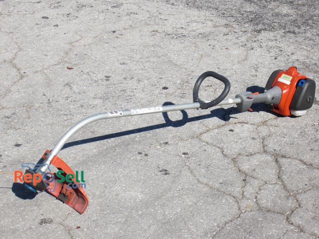 Lot 31-1277 - Husqvarna String Trimmer 122c - Has Compression
