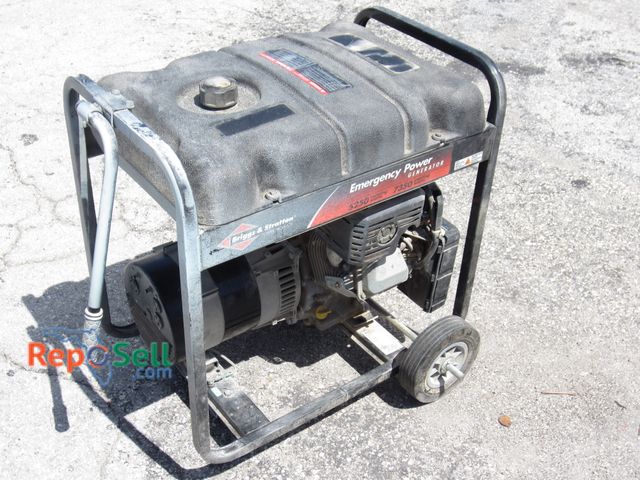 Lot 31-9296 - Briggs &amp; Stratton Rolling Gas Generator  5250 Watts Running, 7350 Watts Peak - Has Compression