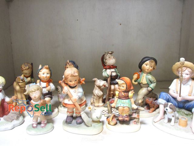 Lot 31-8531 - 10 Vintage Porcelain Figurines Assorted Brands Goebel, Napcoware, Frankel Germany