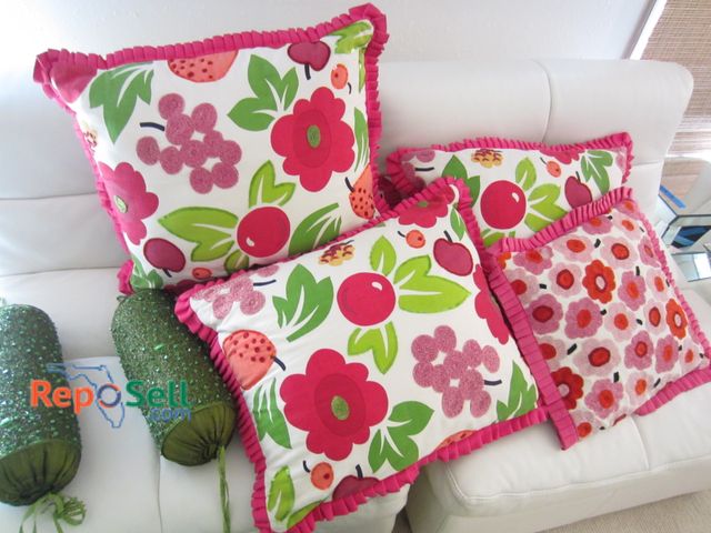 Lot 31-1234 - (7) Beaded Floral Accent Pillows