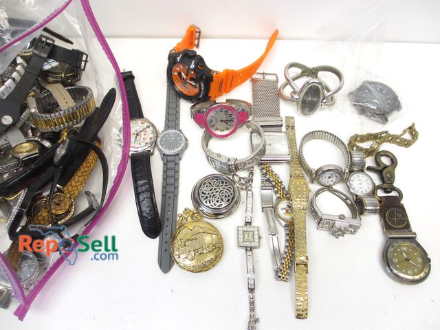 Lot 31-5011 - (200+) Watches For Repair/Batteries - Fossil, Timex, Swatch, Mickey, Pocket, etc.