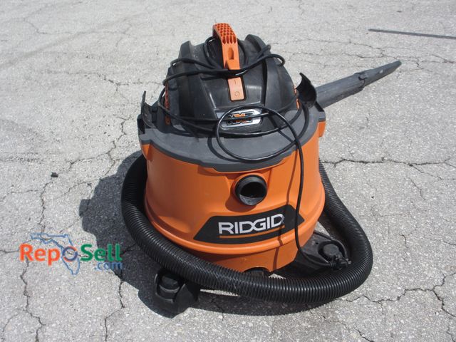 Lot 31-9214 - Ridgid 6HP Wet/Dry Vac with Hose/Attachments Powers On