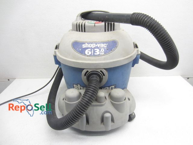Lot 31-7088 - Wet/Dry 6 Gallon Shop Vac #90M300 - Power On