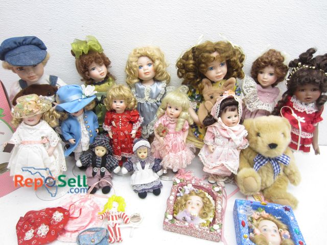 Lot 31-9194 - (13) Dolls: Some Porcelain - Sweetie Pies, Treasury Collection