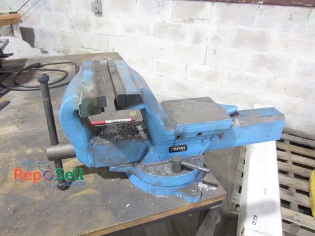 Lot 31-8222 - Capri Tool 7" Bench Vise