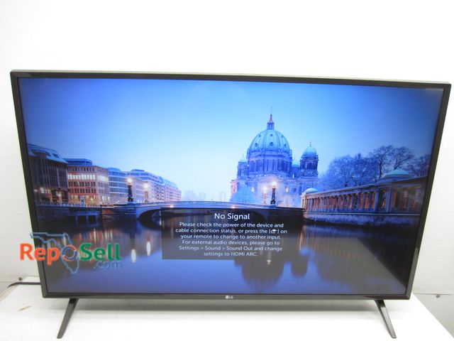 Lot 31-9434 - 43" LG LCD TV - Power On