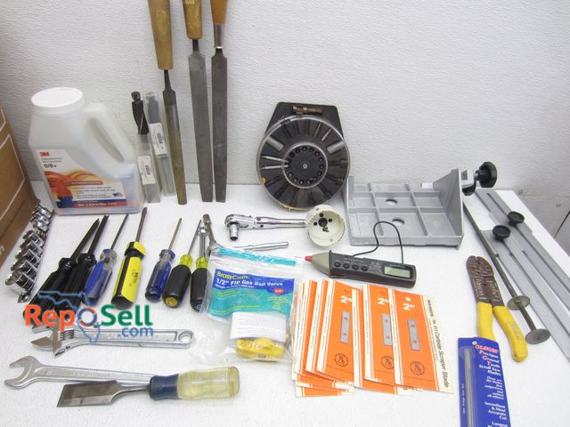 Lot 31-1298 - Tool Lot: Wire Cutters, Files, Chisels, Screw Drivers, etc.