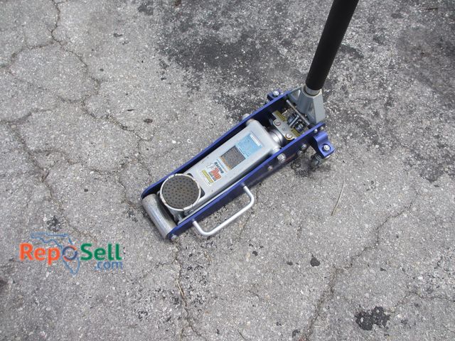 Lot 31-6455 - Portable 1.5 Ton Jack - Works