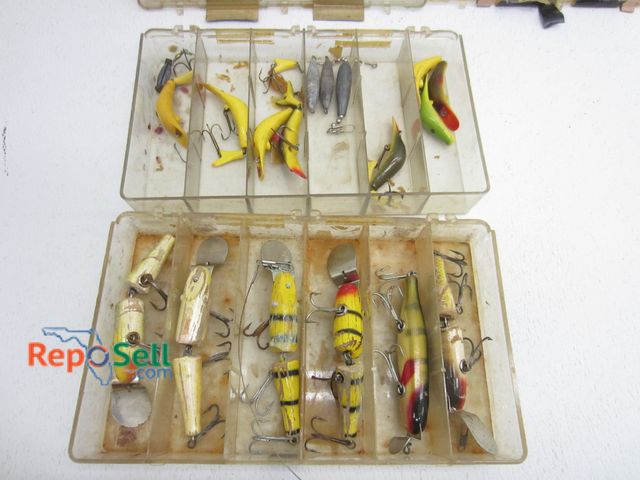 Lot 31-6429 - (14) Vintage Lures with (2) Plastic Boxes