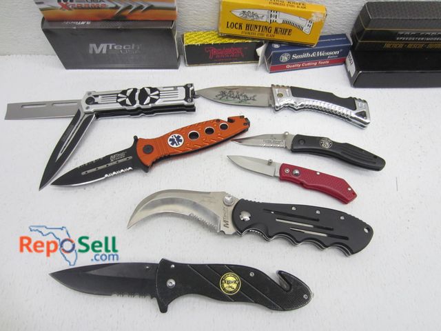 Lot 31-5301 - (7) Knives: S&amp;W, Mtech, Lock, etc. with Boxes - Appear New