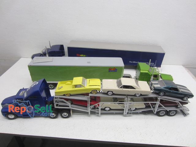 Lot 31-9231 - (3) Assorted Truck Cabs and Trailers 1:24 Scale