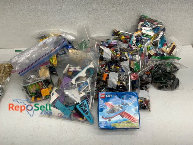 Lot 31-1414 - Multiple resealable plastic bags containing assorted LEGO pieces and partial sets. One boxed LEGO Ci...