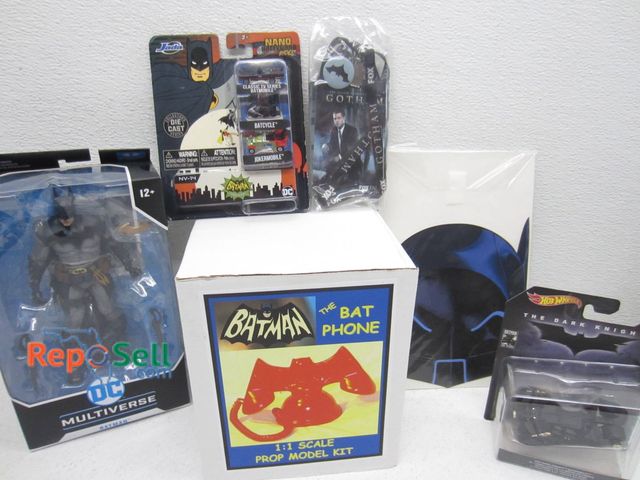 Reposell.com - Lot 31-3210 - A DC Multiverse 7-inch Batman figure by ...
