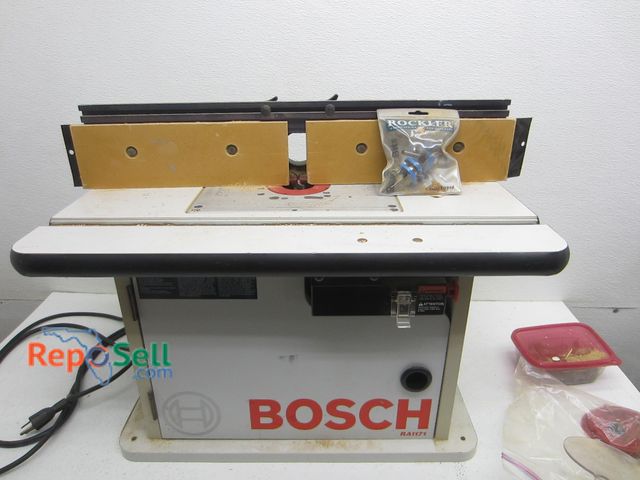 Lot 31-2269 - Bosch Router Table With Porter Cable Router, Bits And Acces - Power On