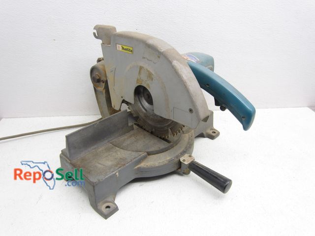 Lot 31-5210 - Makita 255mm Miter Saw #2401B- Powers On