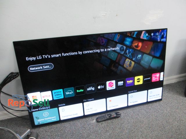 Lot 31-8185 - LG 48" TV w/Remote - Powers On