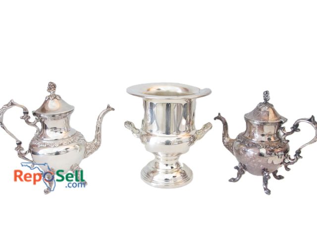 Lot 31-1111 - (3) Silverplated Serving Containers: (2) Silver On Copper Tea Pots And Ice Bucket - Tallest Is 10" H