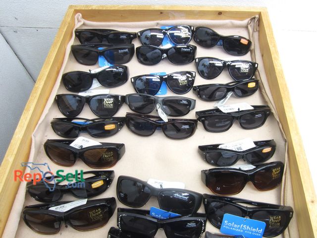 Lot 31-4107 - (30) New Foster Grand Solar Shield Polarized Sunglass with Large Wood Display - Fits over Regular Gl...
