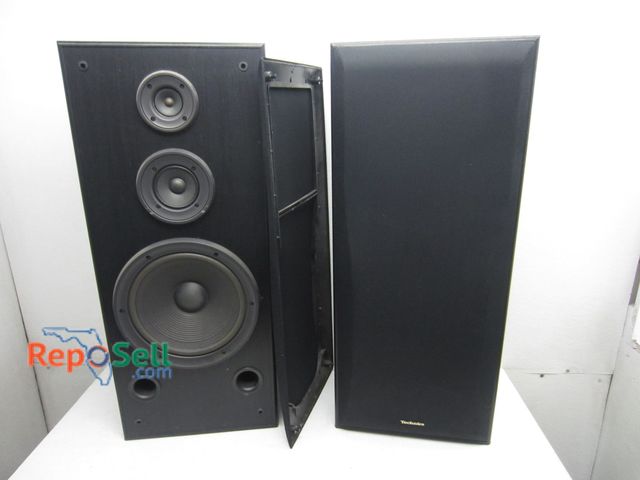 Lot 31-9289 - (2) Vintage Technics 3-Way Speakers SB-A35