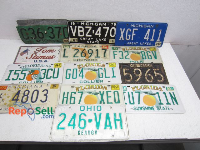 Lot 31-6105 - (13) Vintage License Plates