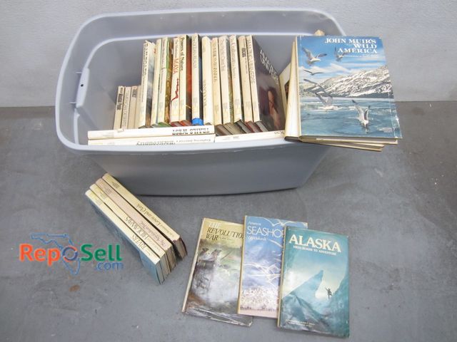 Lot 31-9573 - Large Lot Of Vintage National Geographic Books, Tote Included