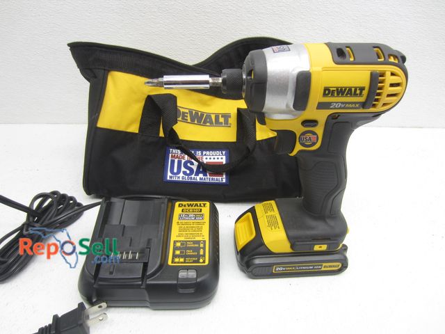 Lot 31-9475 - DeWalt 20V Impact Drill #DCF885 With Battery, Charger And Tool Bag - Power On