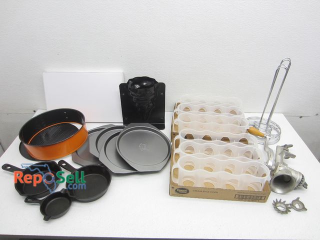 Lot 31-2157 - Kitchenware: Soda Caddies, Cast Iron Pans etc