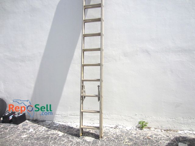 Lot 31-5349 - 24" Werner Extendable Ladder, 225 lb Max Weight