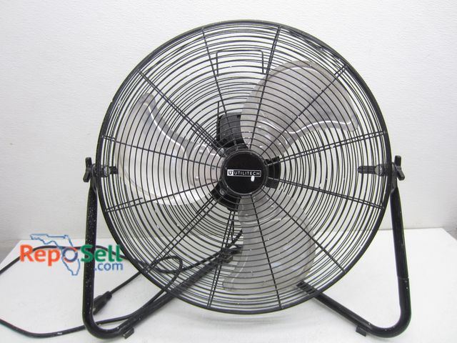 Lot 31-3422 - Utilitech 120V Portable 3-Blade Shop Fan - Powers On