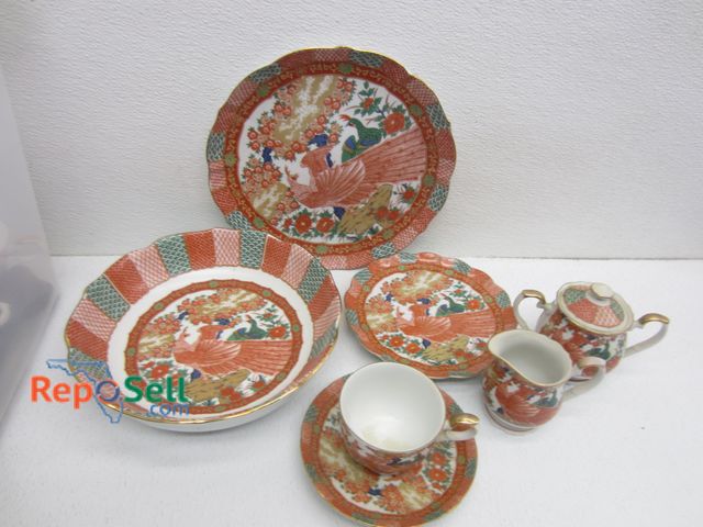 Lot 31-8356 - Lot of Japanese Porcelain: Tea Cups, Dinner Plates, etc. - TOTE INCLUDED