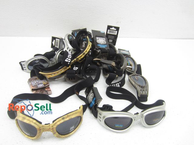 Lot 31-9117 - (11) New Pugs Action Sports Goggles