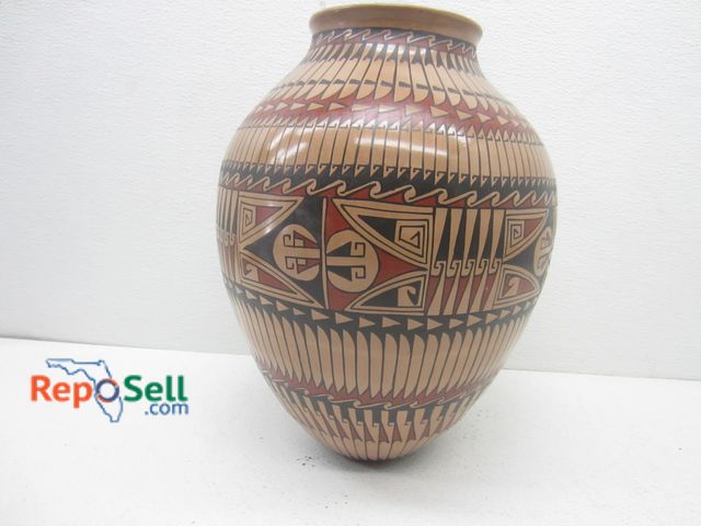 Lot 31-6545 - Goyo Silveira Mata Ortiz Jar Southwest Pottery Vase 14" Tall, Signed