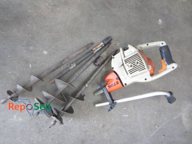 Lot 31-1374 - Stihl Gas-Powered Handheld Auger Drill Model 4314-811-2812. Includes Multiple Drill Auger Bits And M...