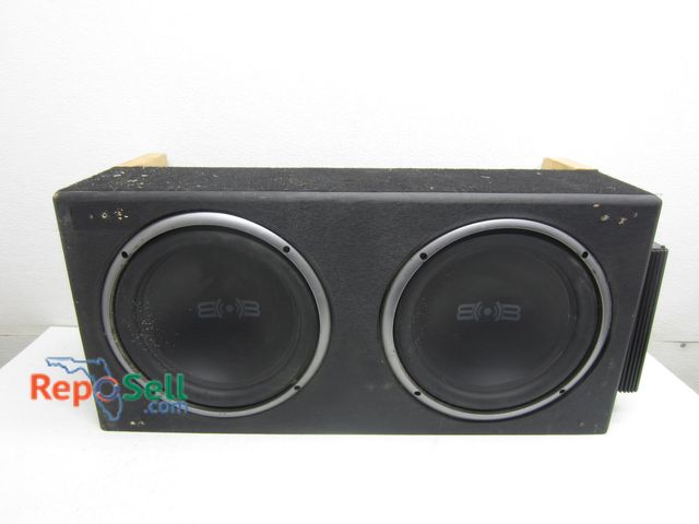Lot 31-4064 - (2) 10" Subwoofers w/Audio Pipe 600W Amp