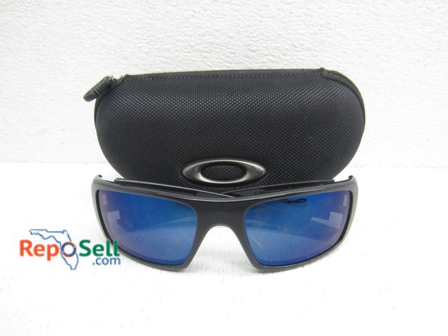 Lot 31-9312 - Oakley Sunglass With Case, No COA, Please Inspect
