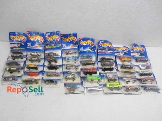 Lot 31-9216 - (40) Hot Wheel Cars in Packaging
