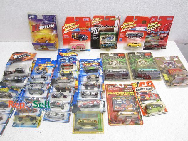 Lot 31-6357 - (36) Collectible Cars: Matchbox, Hot Wheels, Johnny Lightning, Lexani, etc.